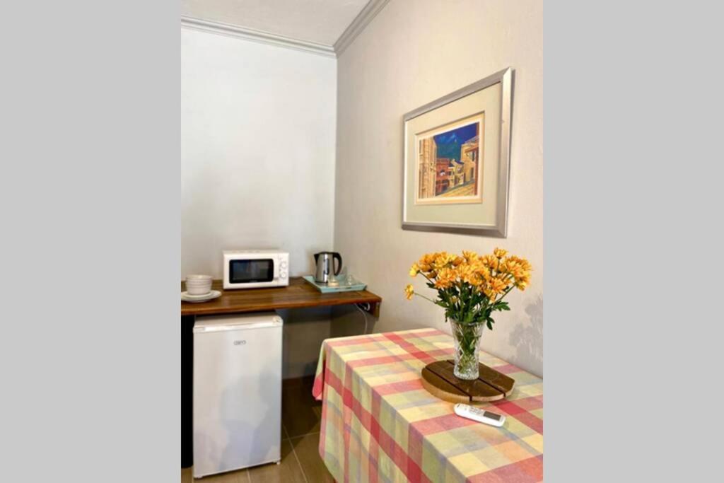Le Grec Wine Tram Apartment Franschhoek Bagian luar foto