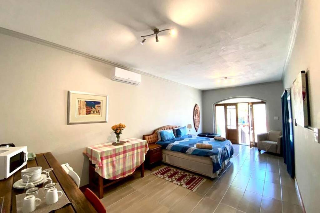 Le Grec Wine Tram Apartment Franschhoek Bagian luar foto
