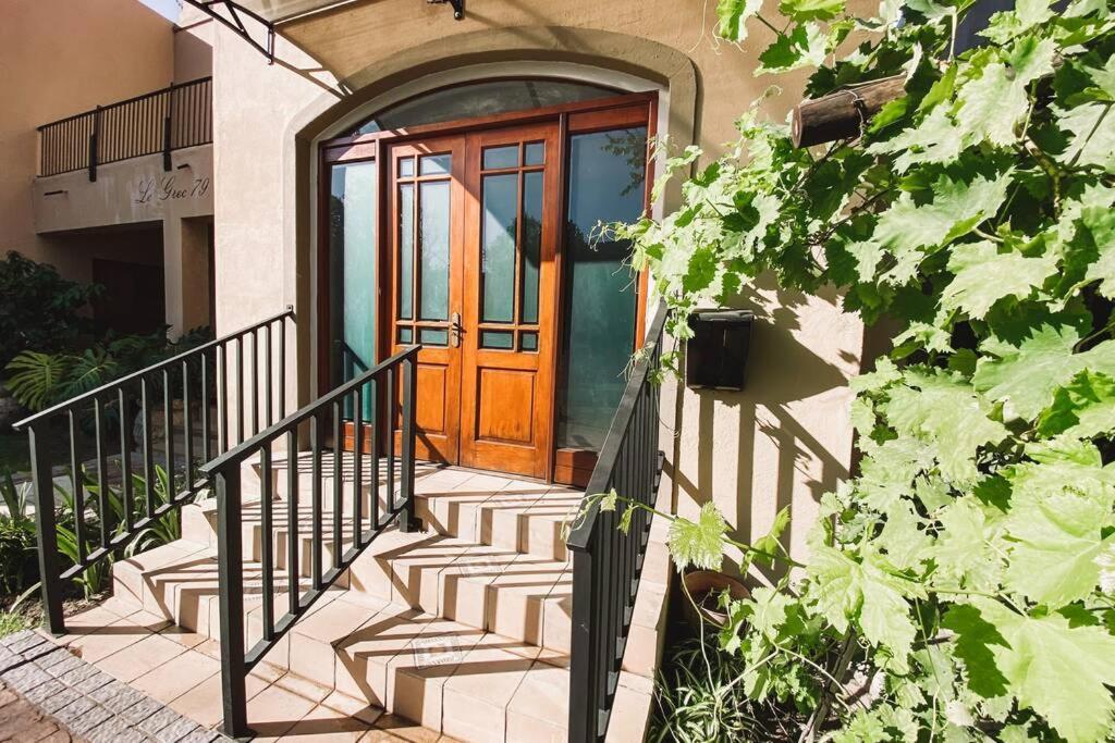 Le Grec Wine Tram Apartment Franschhoek Bagian luar foto