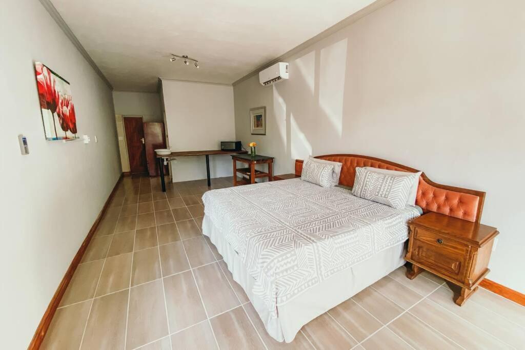 Le Grec Wine Tram Apartment Franschhoek Bagian luar foto