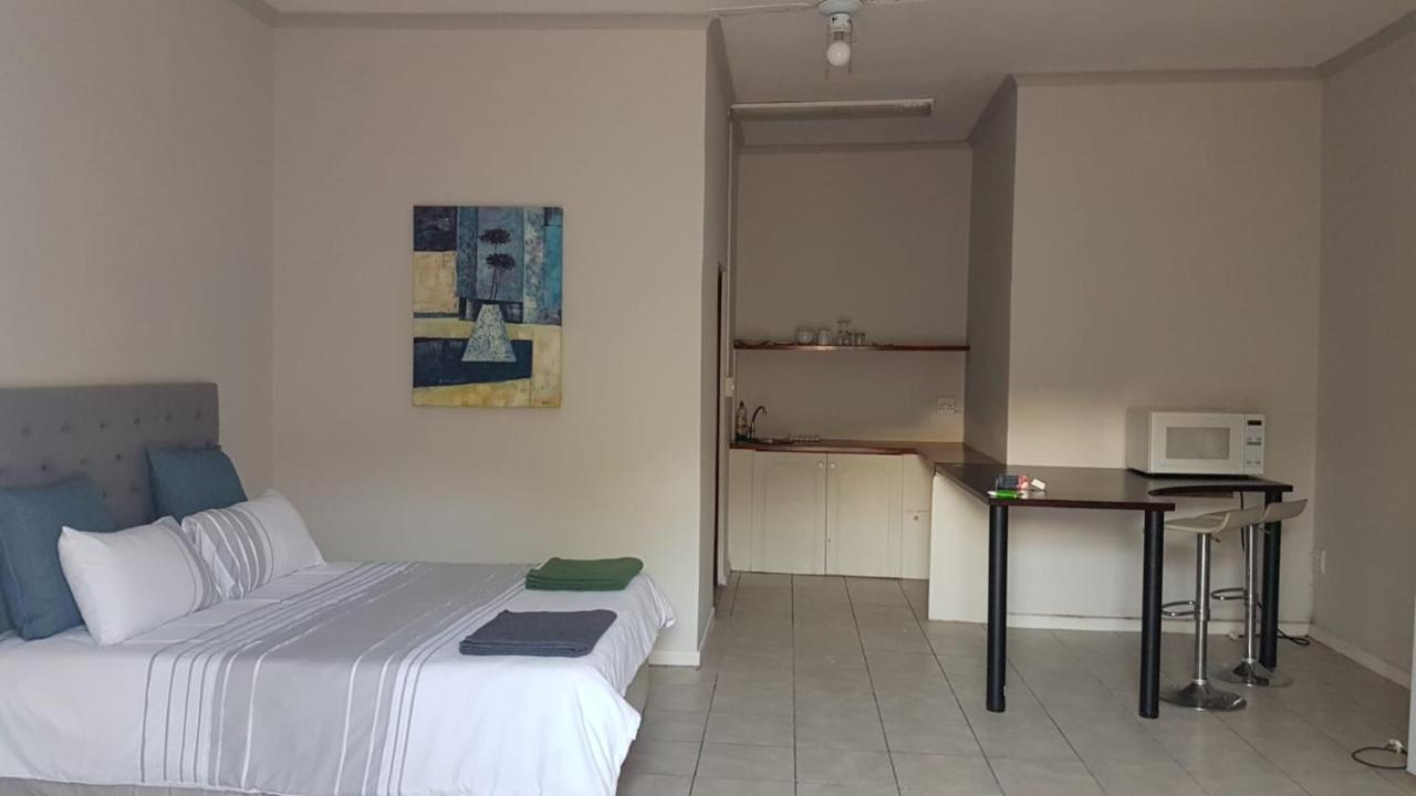 Le Grec Wine Tram Apartment Franschhoek Bagian luar foto